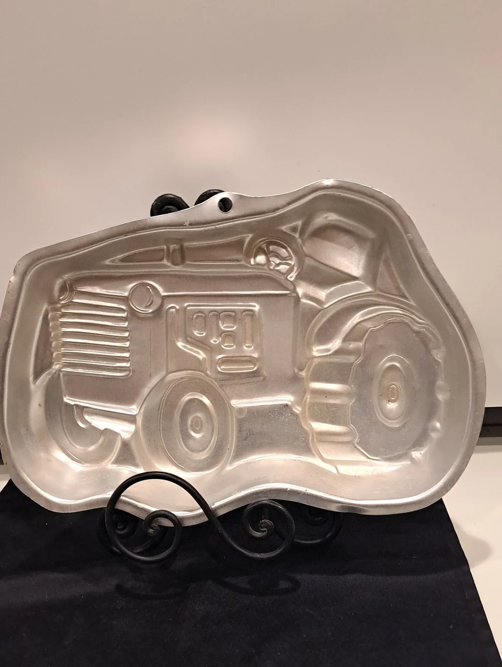 2 Vtg Wilton Cake Molds.  Clown With Ballons And Tractor. Good Condition.